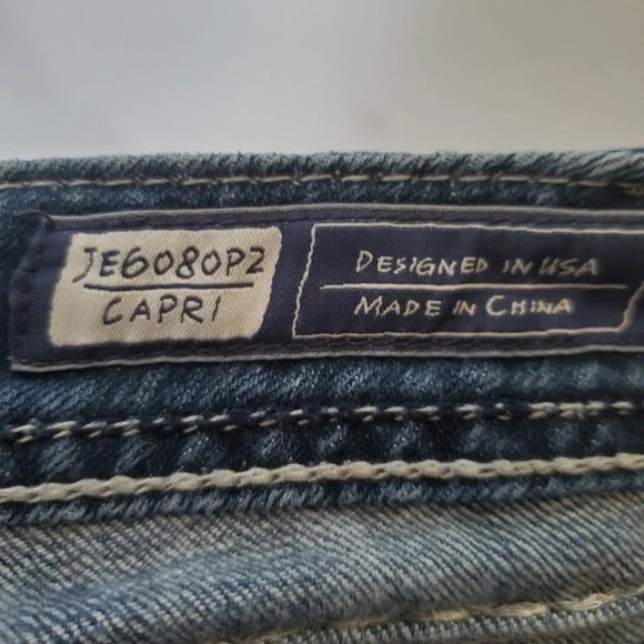 Miss Me Capri Cropped Jeans in Stretch Denim Roses Rhinestones Size 27 - Picture 6 of 14